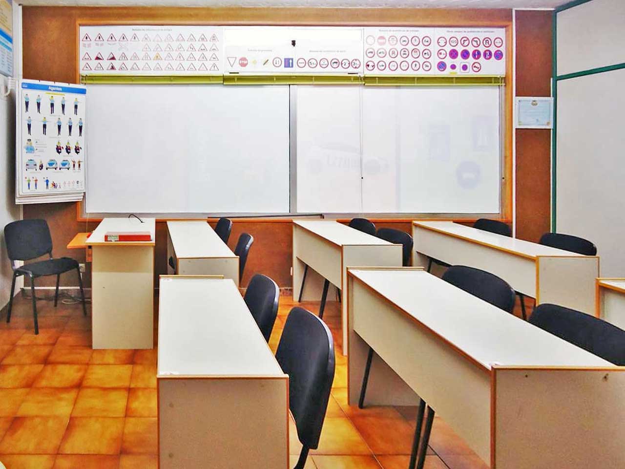 Profesores cualificados de Autoescola Rodaxe en Narón